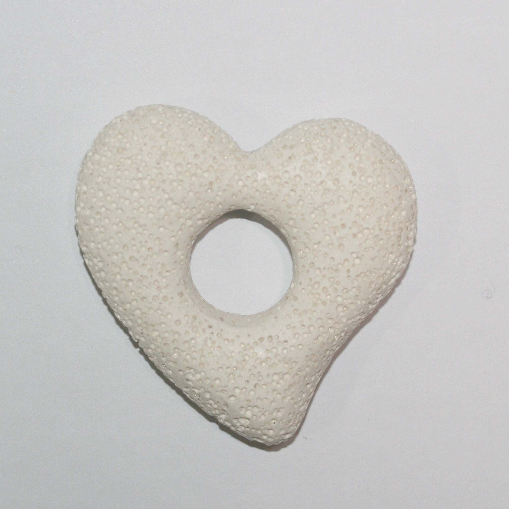 Pendentif cœur en lave blanche 55x52mm.