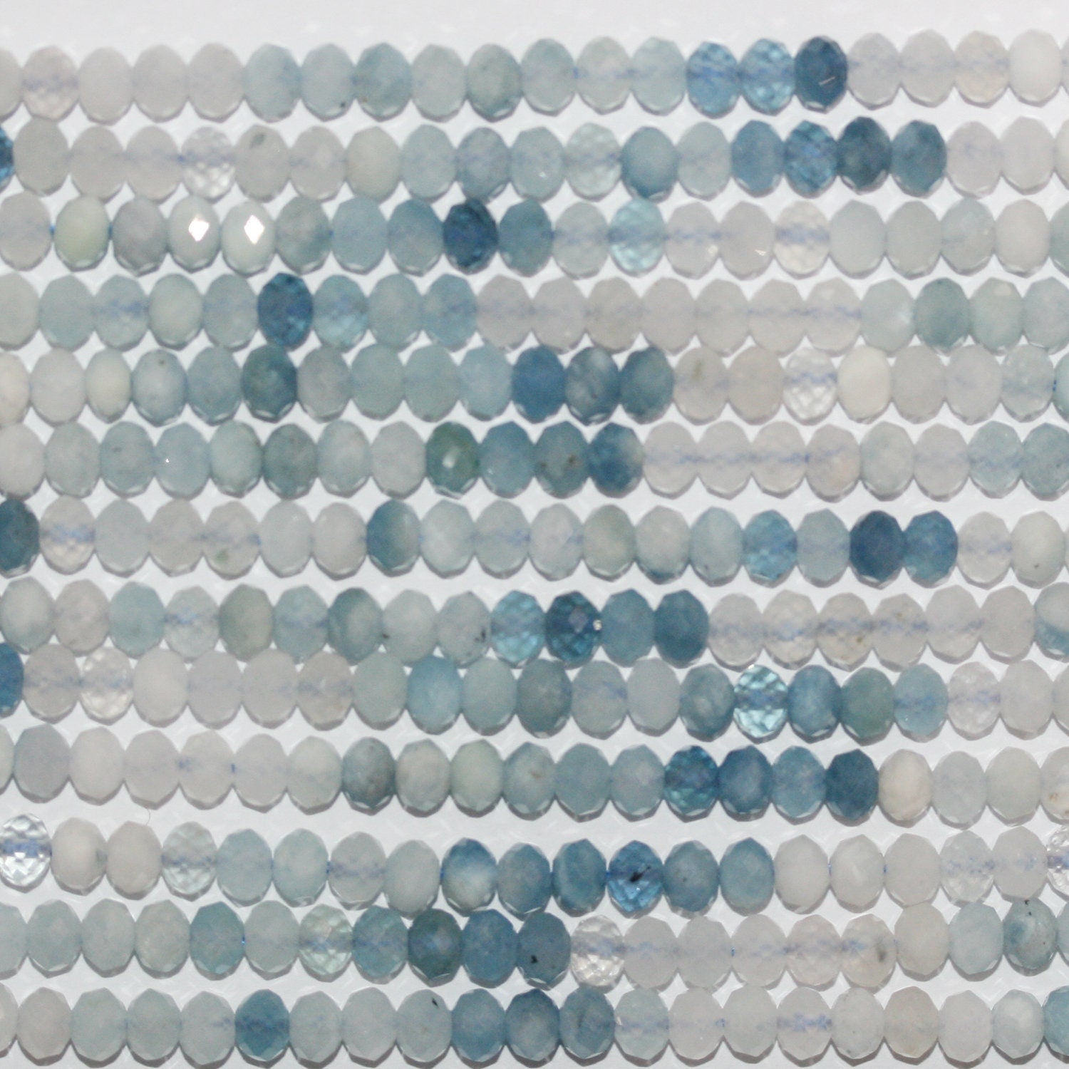 Perles rondelles à facettes en aigue-marine de 15 pouces, 5 x 3,5 mm - Fil de 39 cm.