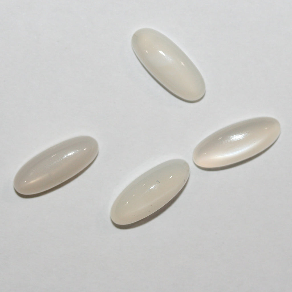 Lote de 4 cabujones de piedra lunar marquesa de 15 x 6 mm. (4 piezas)