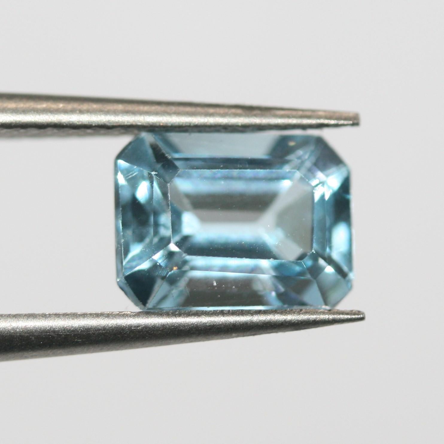 Lote de 4 topacios azul cielo facetados octogonales de 8 x 6 mm. (4 piezas).