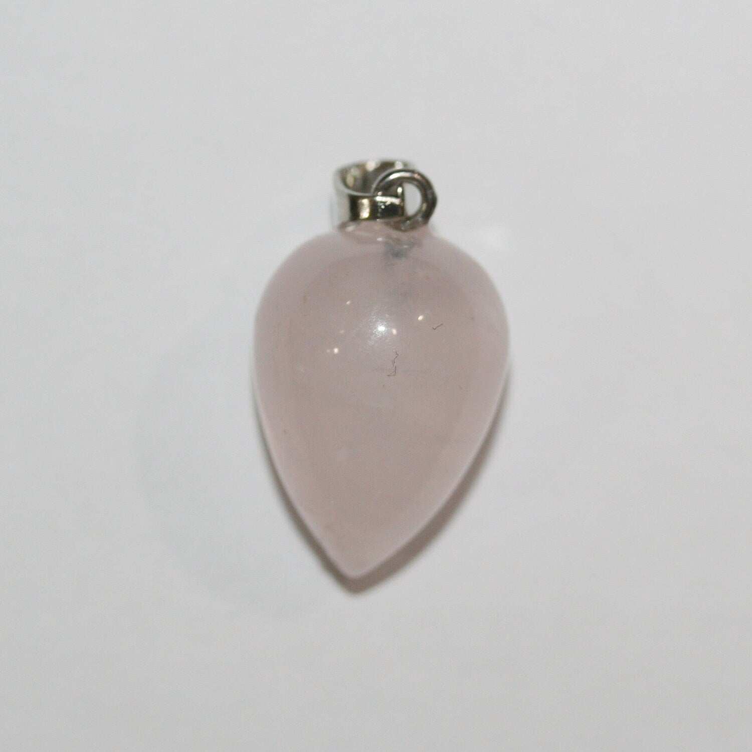 Pendentif goutte lisse en quartz rose 22x16mm.