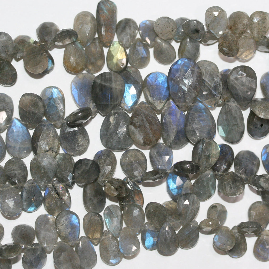 Perles en forme de goutte à facettes de Labradorite de 8 pouces, 14 x 10 mm environ. - Longueur du brin : 20 cm.