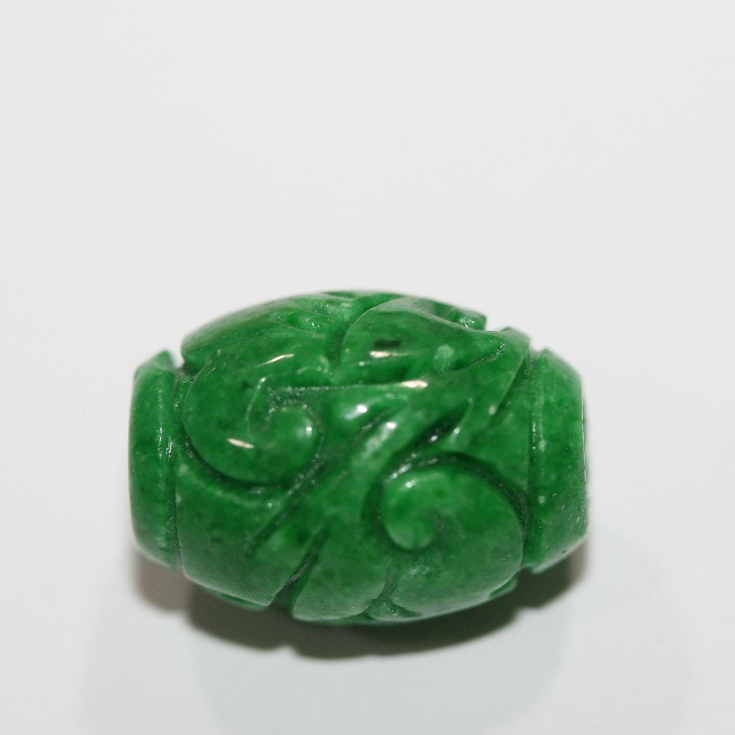 Colgante de jade verde de 21 x 16 mm. Taladro: 4,5 mm - Artículo 1288JV