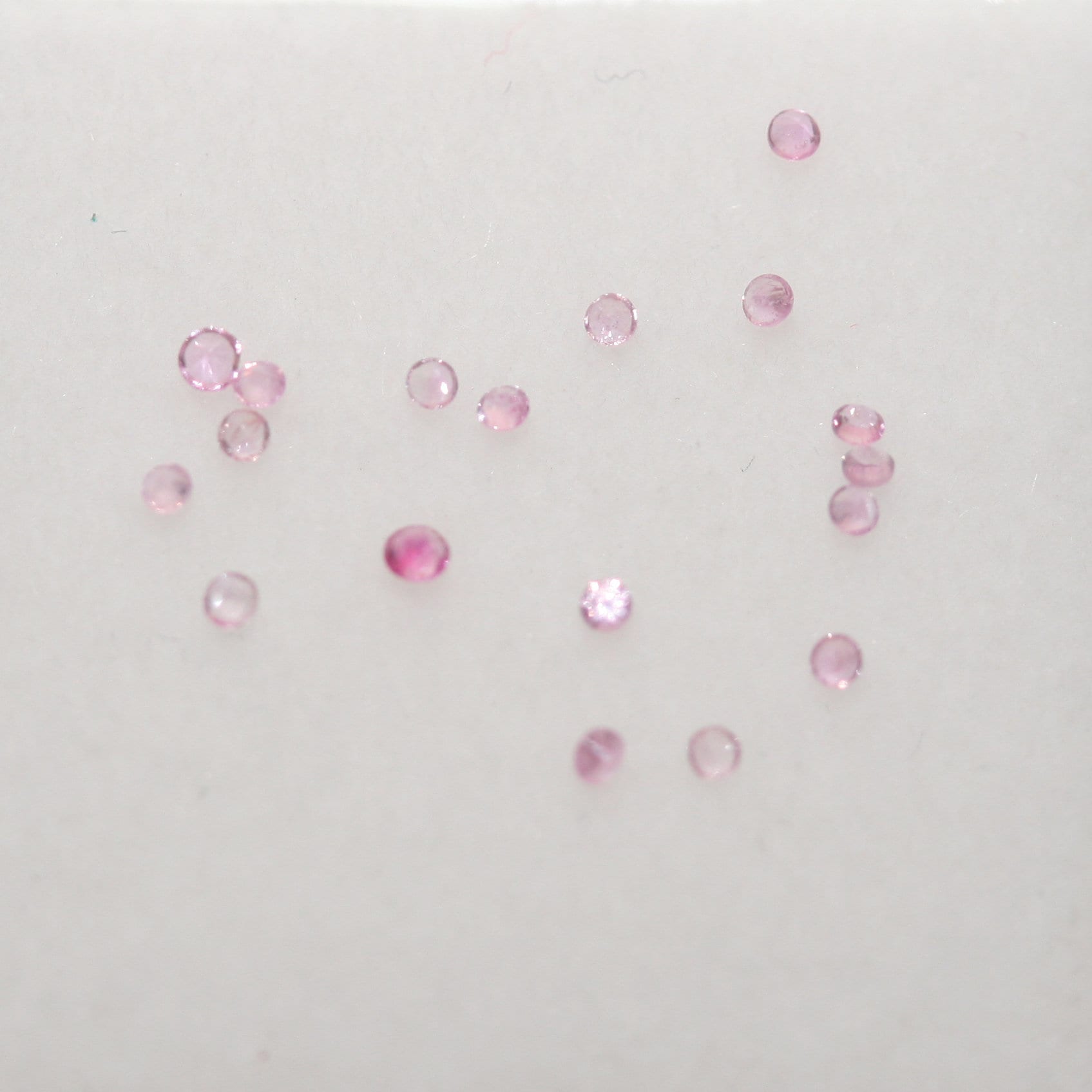 Lote de zafiros rosas facetados redondos de 1 mm. - Paquetes de piedras preciosas - Piedras sueltas al por mayor - Gemas naturales