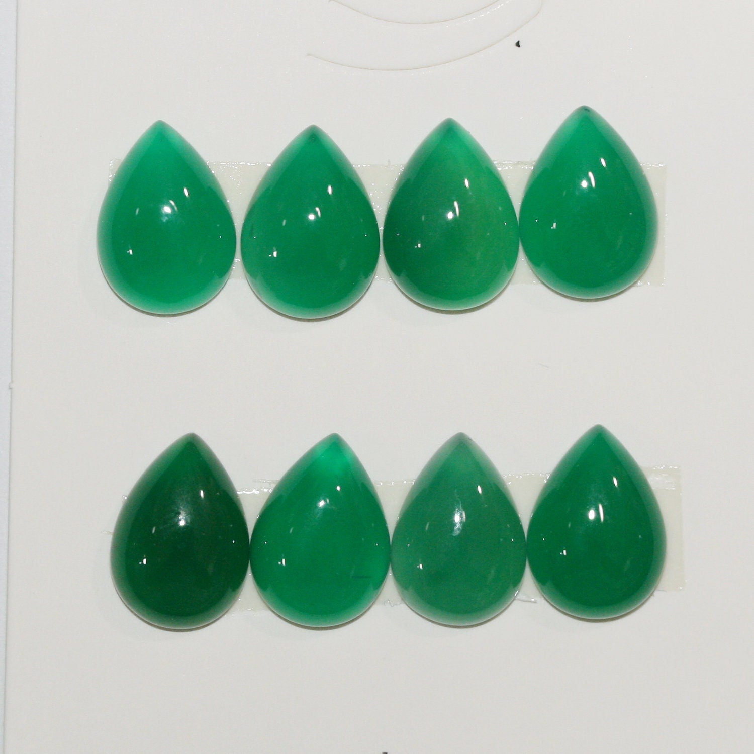 8 cabochons en agate verte en forme de goutte, 14 x 10 mm. (8 pièces).