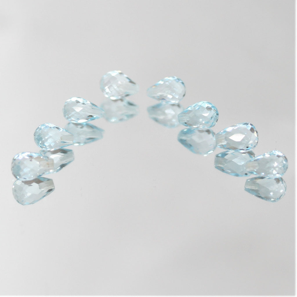 Lot de 8 topazes Sky demi-percées à facettes en forme de goutte, 6 x 4 mm.