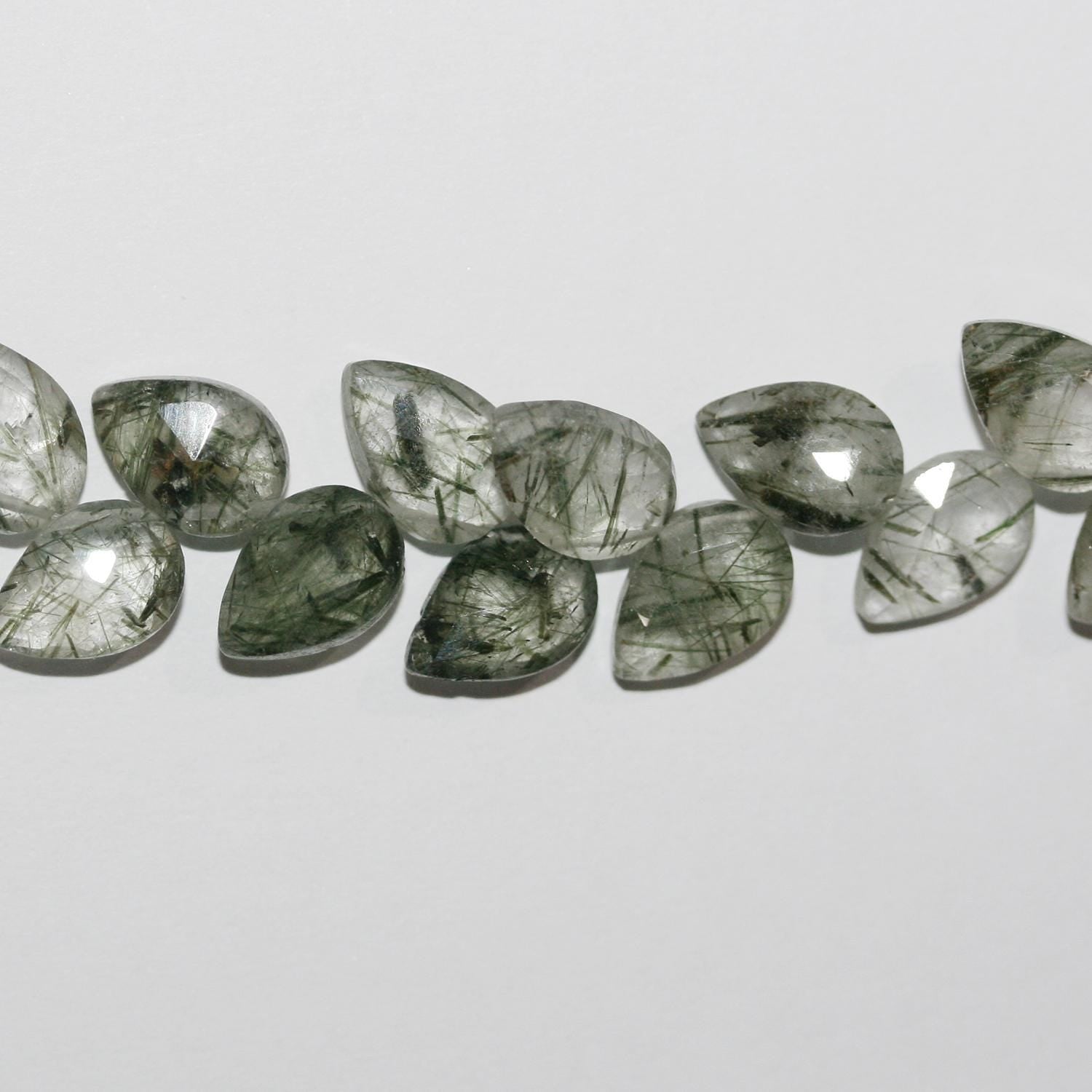 Cuentas facetadas de cuarzo rutilado verde St. de 8" de 10 x 6 mm - Hilo de 20 cm.