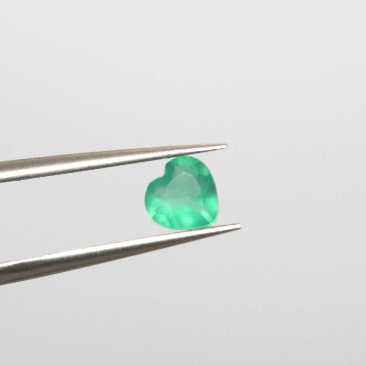 Lot de 15 cœurs à facettes en onix vert de 6 mm. - Pierres précieuses de qualité supérieure, vente en gros.