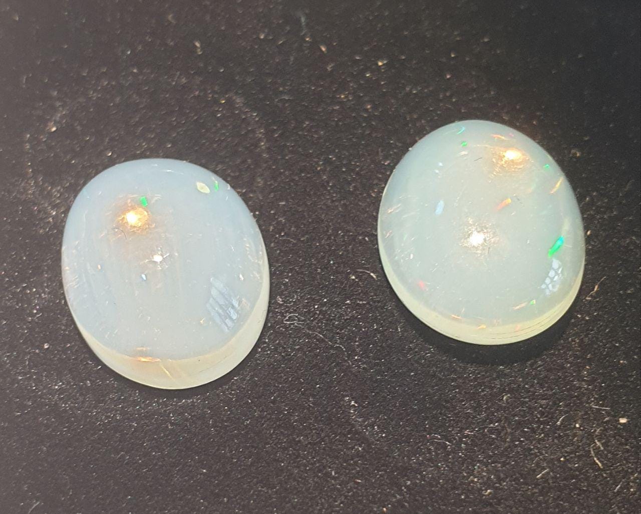 Lote de 1 par de ópalos Wello naturales de 11 x 9 mm, cabujón ovalado, venta al por mayor, lotes de piedras preciosas, gema sin tratar