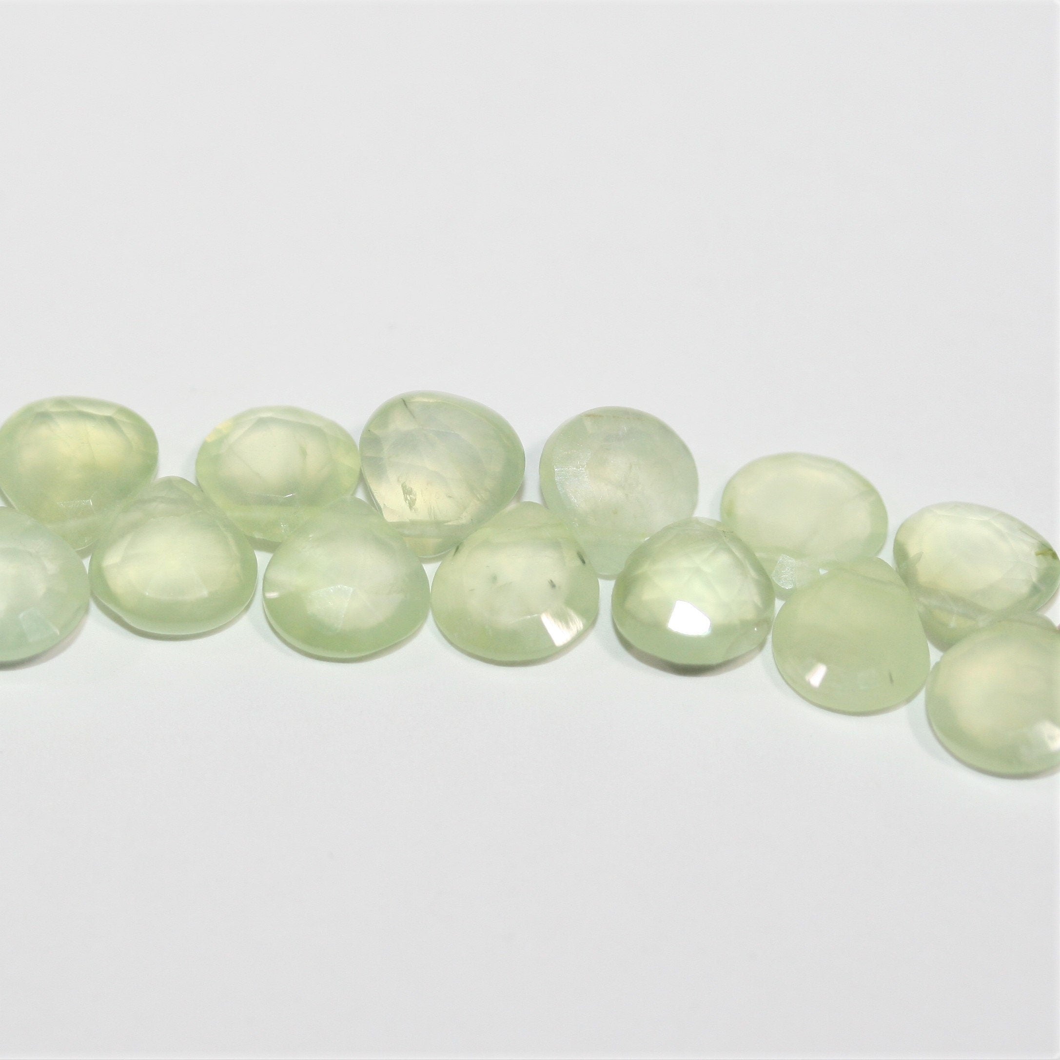 Cuentas de gota facetadas de St Prehnite de 7" de 6 mm - Hilo de 18 cm.