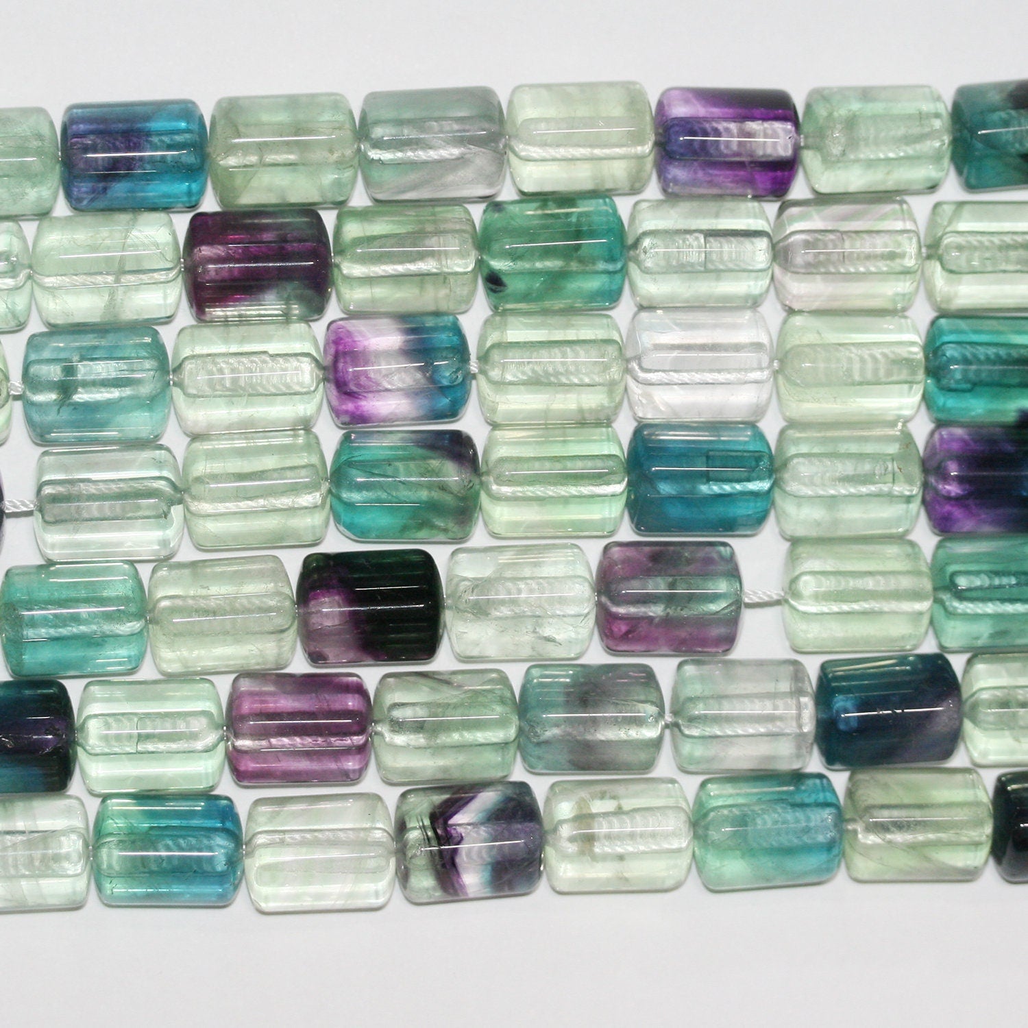 Cuentas de fluorita lisas triangulares de barril de 16" 14x10 mm - Hilo de 40 cm.