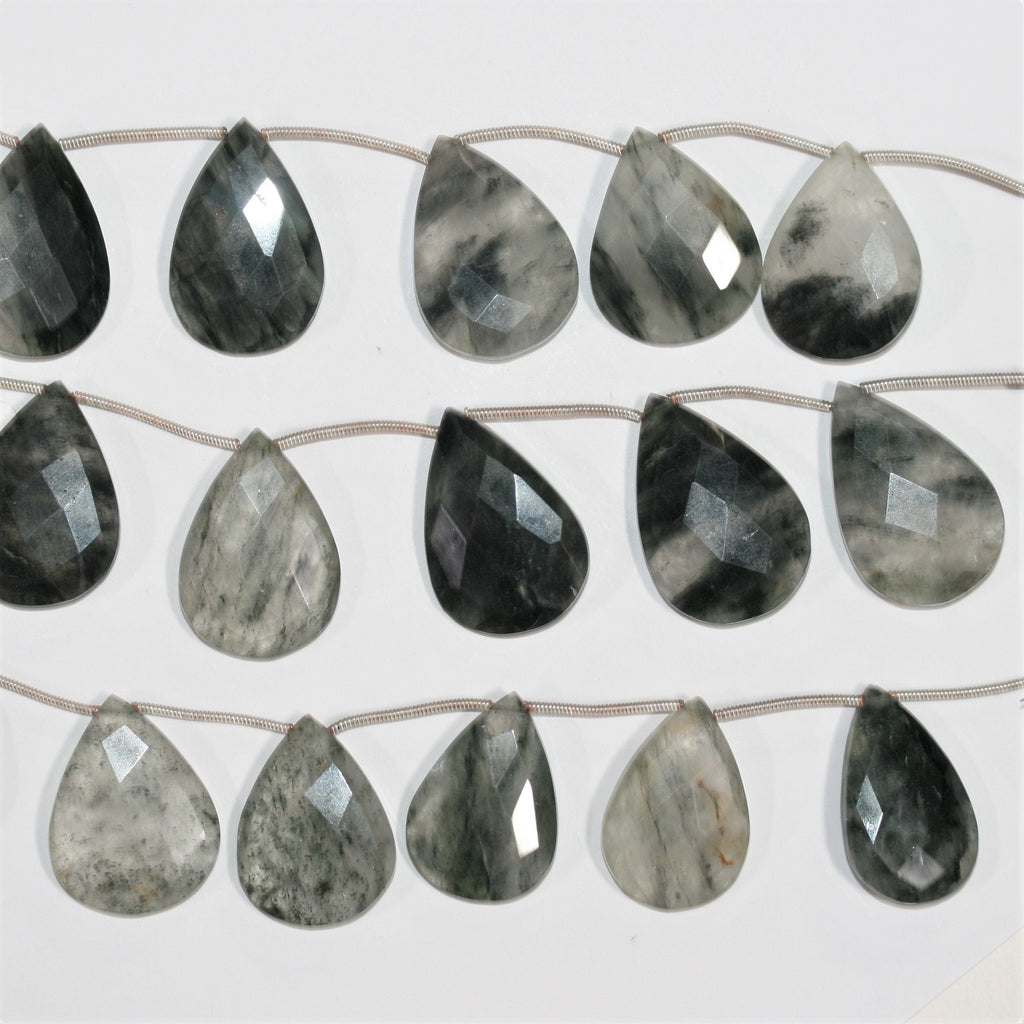 Cuentas de cuarzo turmalinado facetadas de 7" x 27 x 18 mm. Aprox. - Hilo de 17 cm.