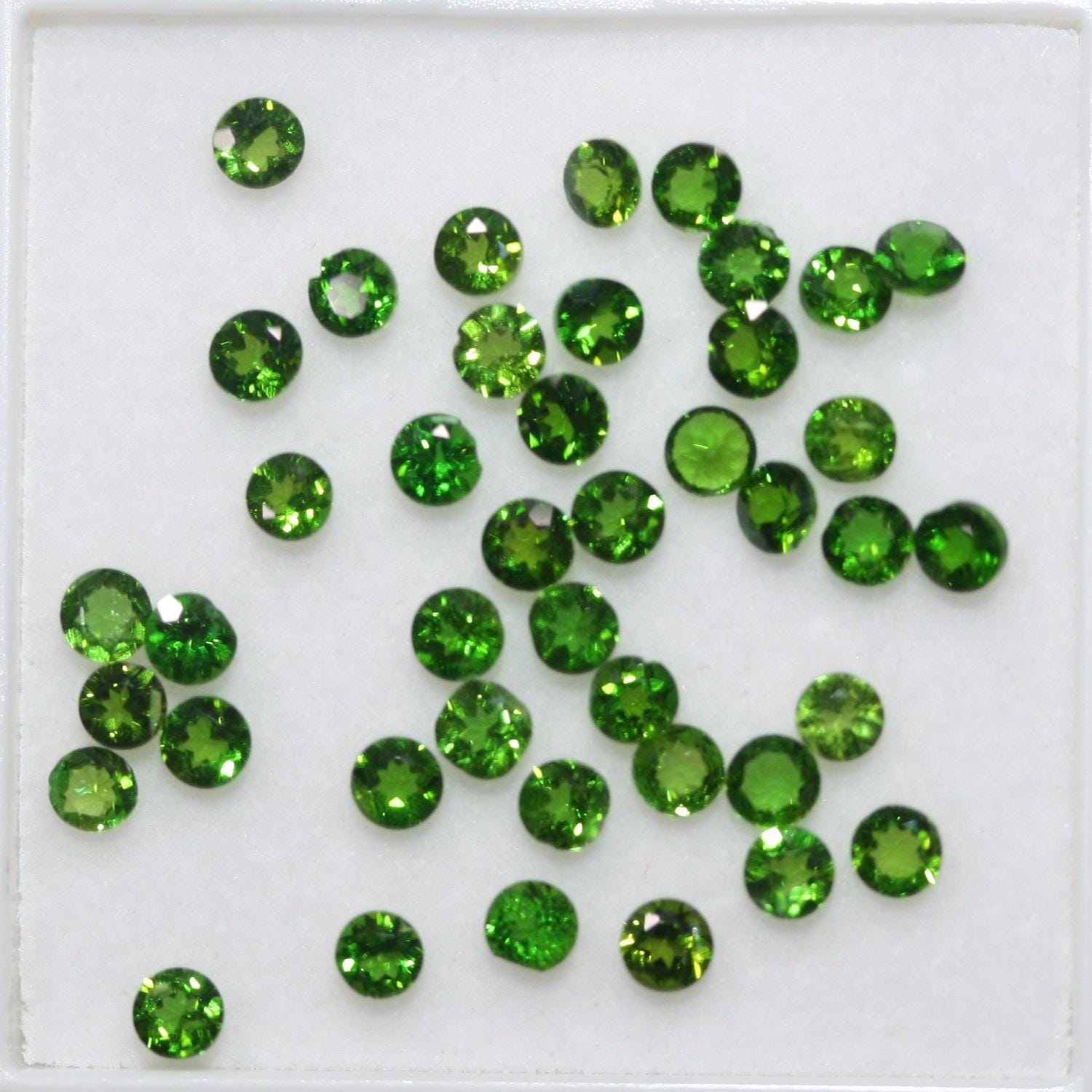 Lote de diópsido cromado redondo facetado de 3 mm (5 ct)