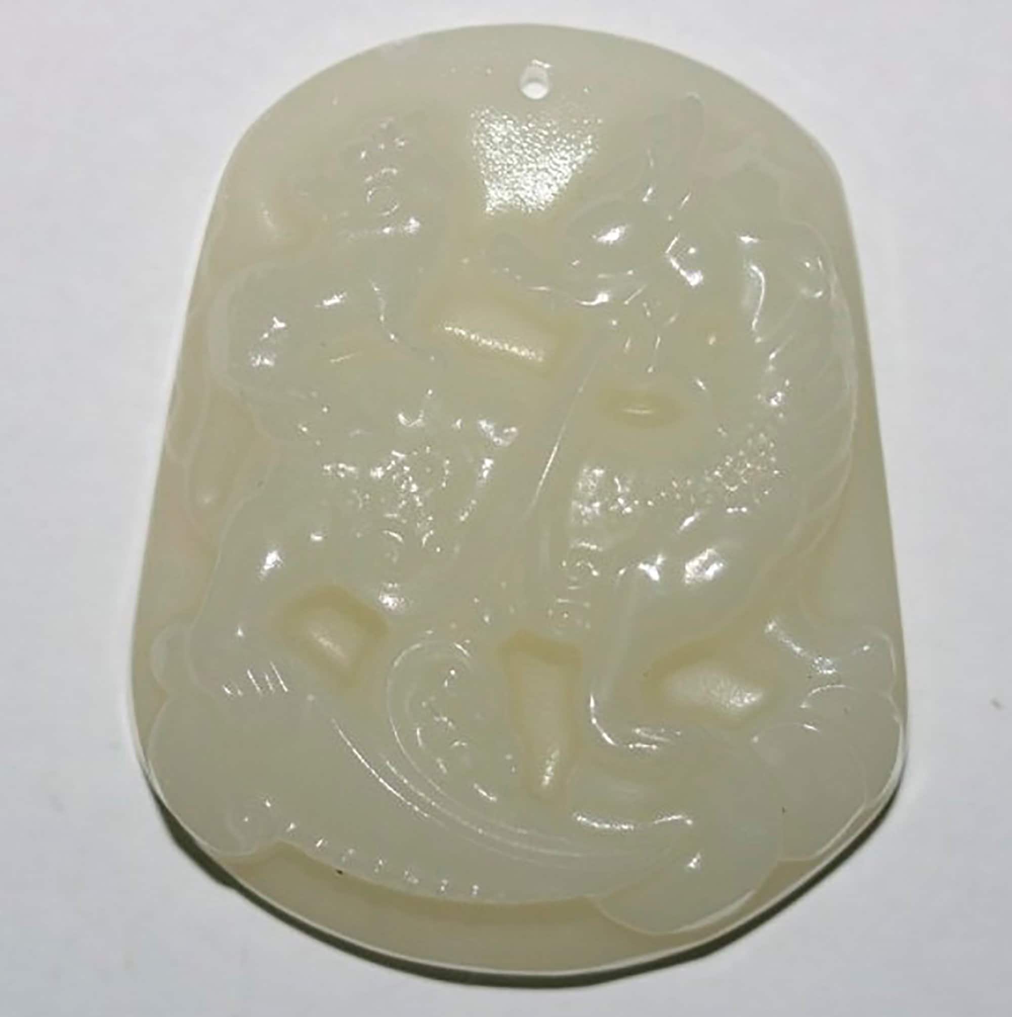 Pendentif en jade blanc 54x44mm.