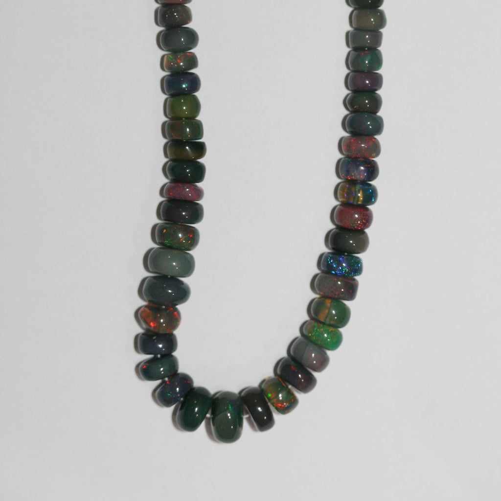 Perles rondelles lisses dégradées en opale noire d'Éthiopie, 40 cm (16 pouces), 3 x 2 à 5 x 3 mm. Fil de 40 cm (16 pouces).