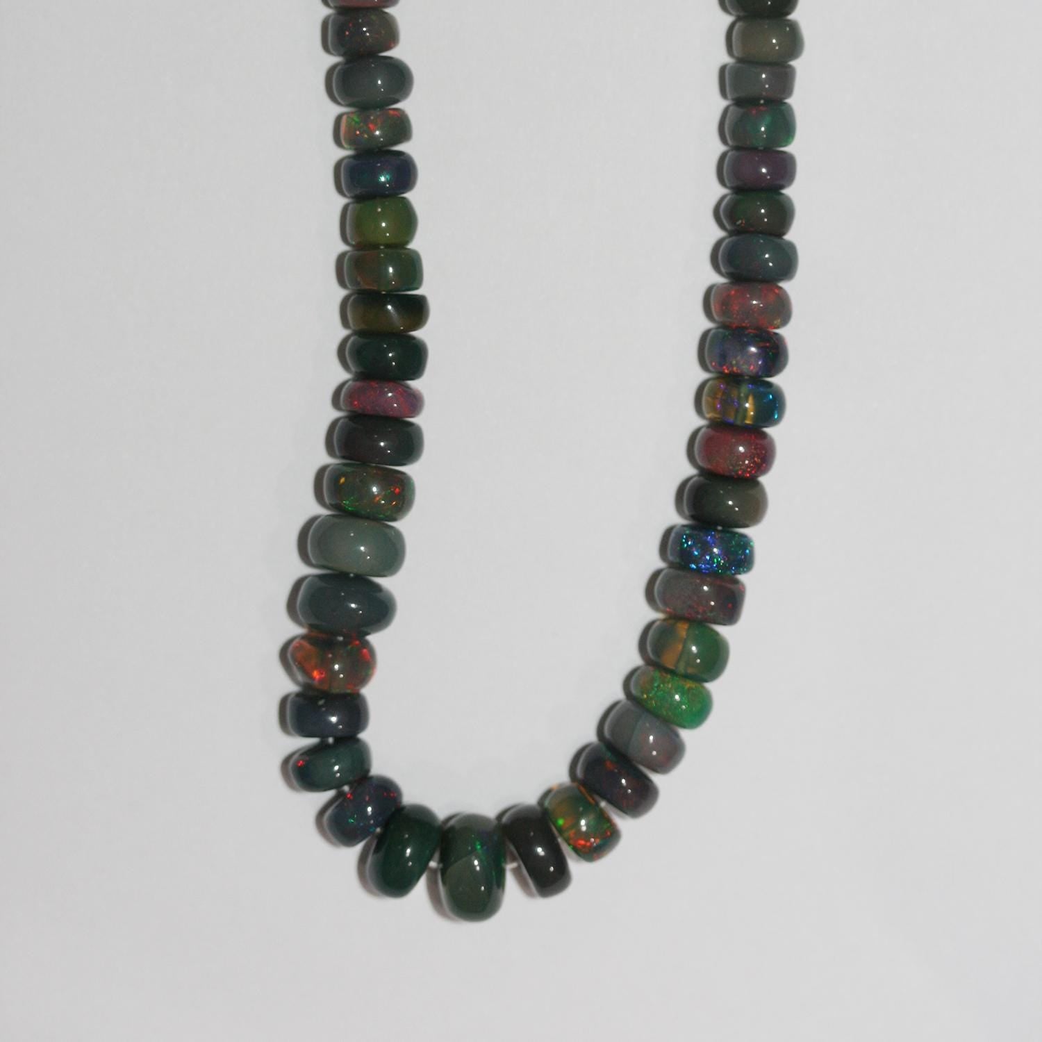 Perles rondelles lisses dégradées en opale noire d'Éthiopie, 40 cm (16 pouces), 3 x 2 à 5 x 3 mm. Fil de 40 cm (16 pouces).