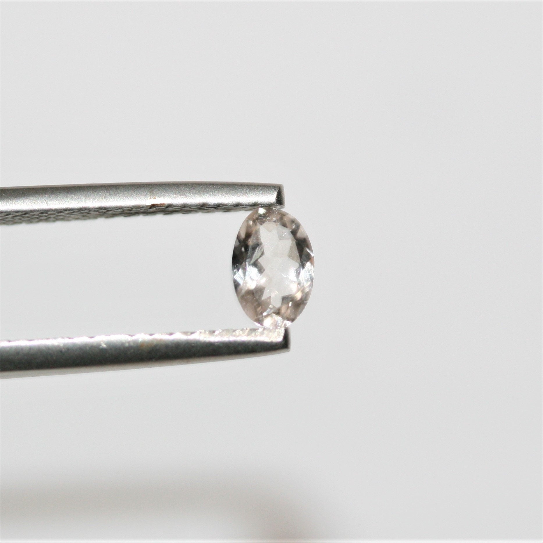 Lote de 4 morganitas ovaladas facetadas de 6 x 4 mm. (4 piezas)