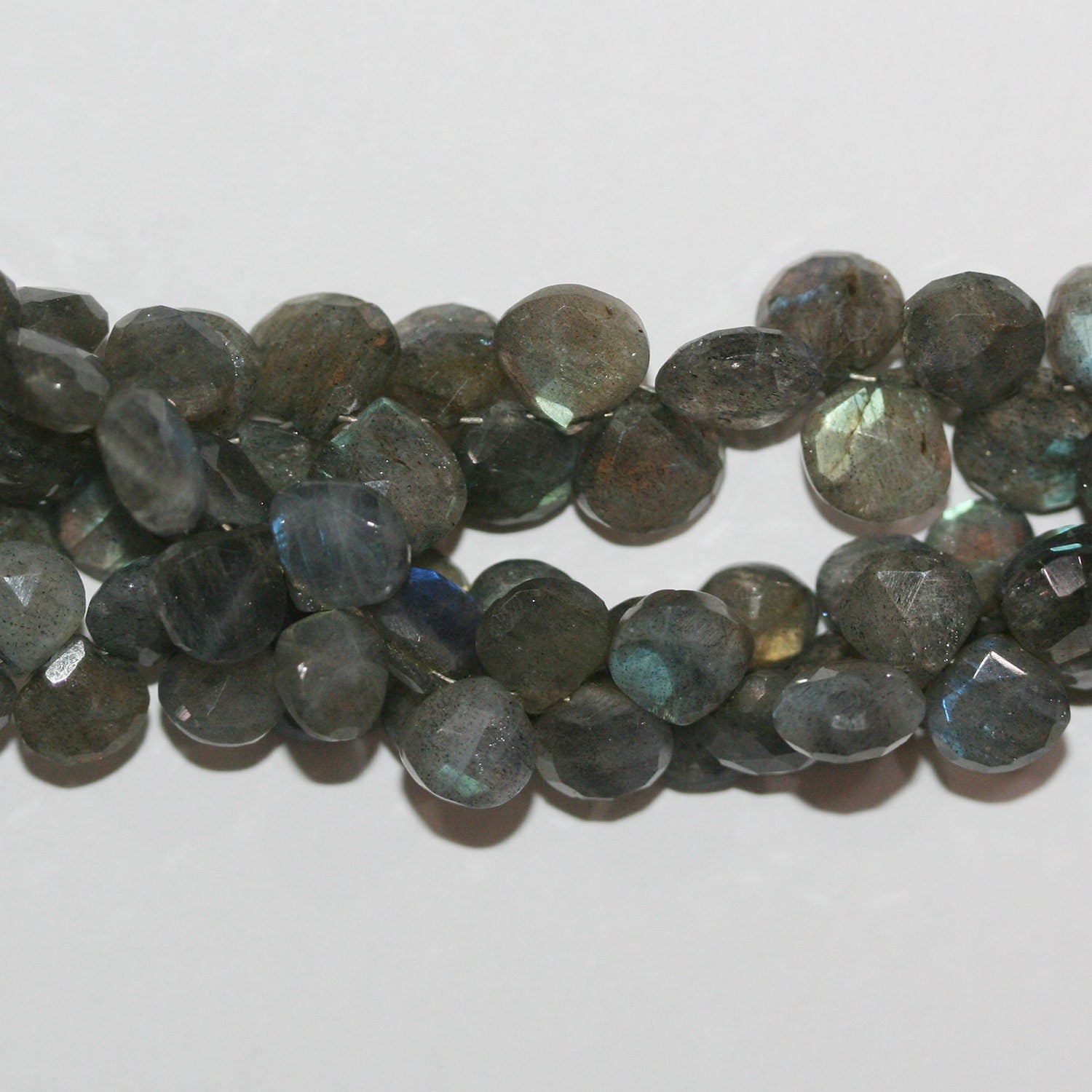 Perles en forme de goutte facettées en labradorite de 20 cm (8 pouces), 6-7 mm. Longueur du fil : 20 cm.