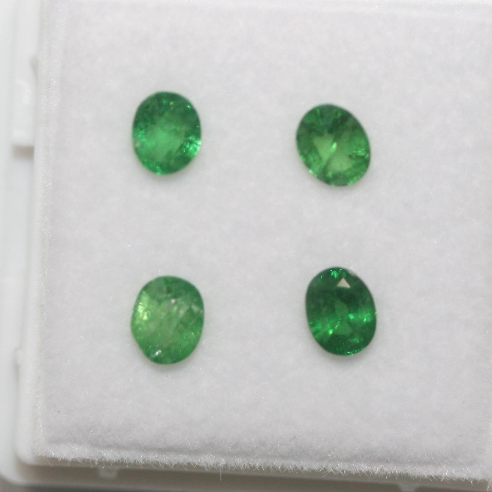 Lot de grenats tsavorites ovales à facettes 4,5 x 3,5 mm (4 pièces) - Pierres précieuses en vrac - Prix de gros