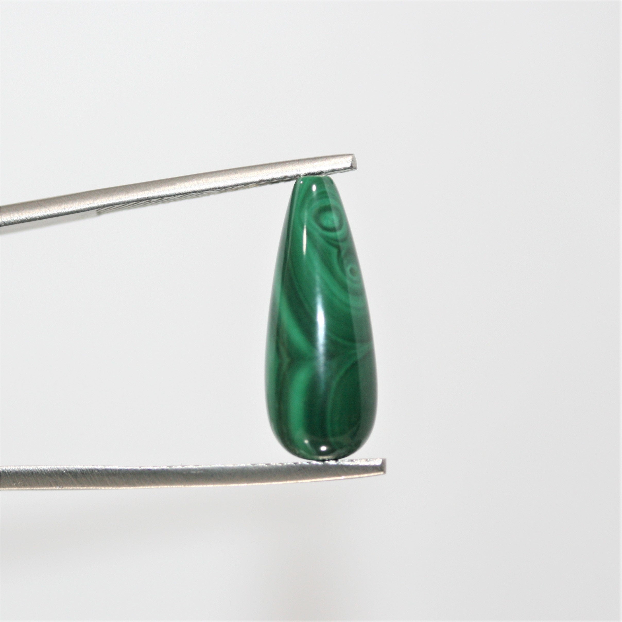 Malaquita Gota Lisa Semiperforada 20x8mm.- 1 Par