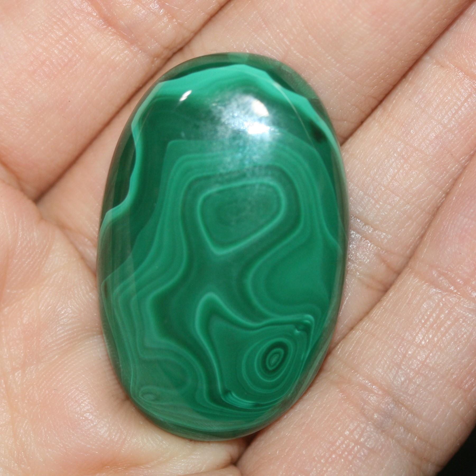 Malachite Oval Smmoth Cabochon 36x23mm.(62.51ct)