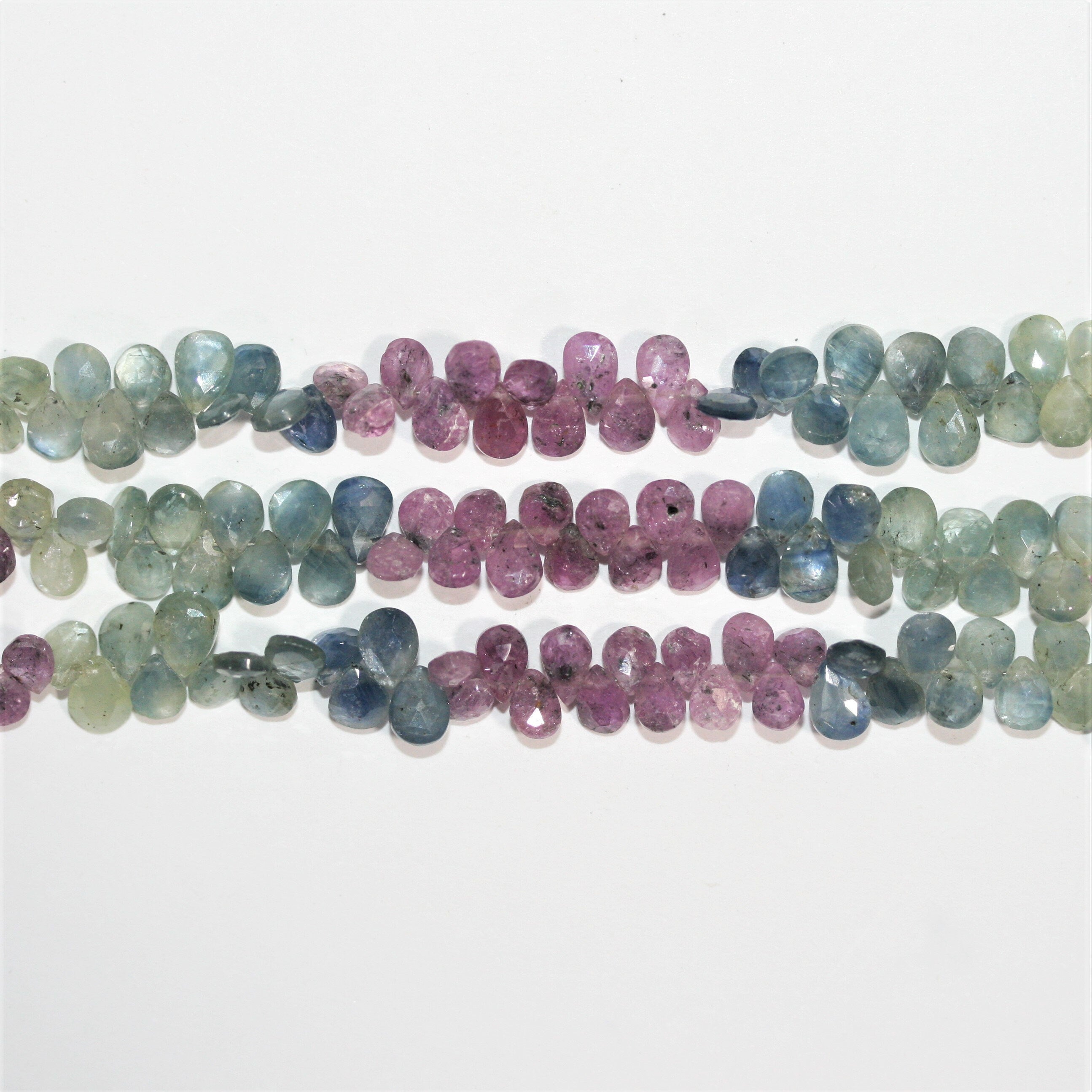 Perles en forme de goutte facettées en saphir multicolore de 8 pouces, 6 x 4 mm. - Fil de 20 cm.