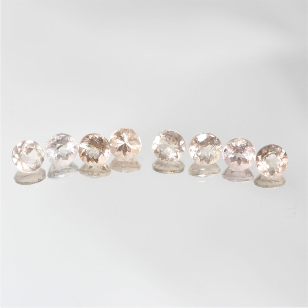 Lot de 8 pierres rondes à facettes de morganite de 4 mm.