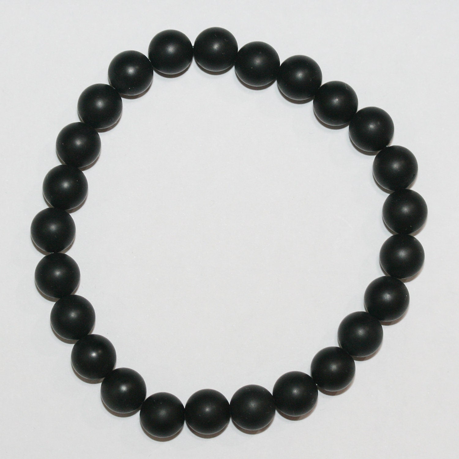 Bracelet rond en onyx finition mate 8 mm.