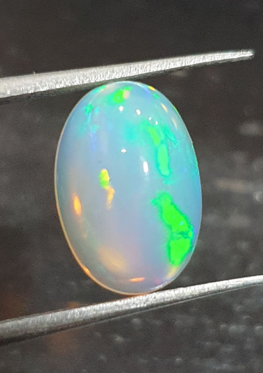 Cabochon ovale opale éthiopienne AAA 12,8x8,8 mm. (2,75 ct) Pierres précieuses naturelles extraites de la terre