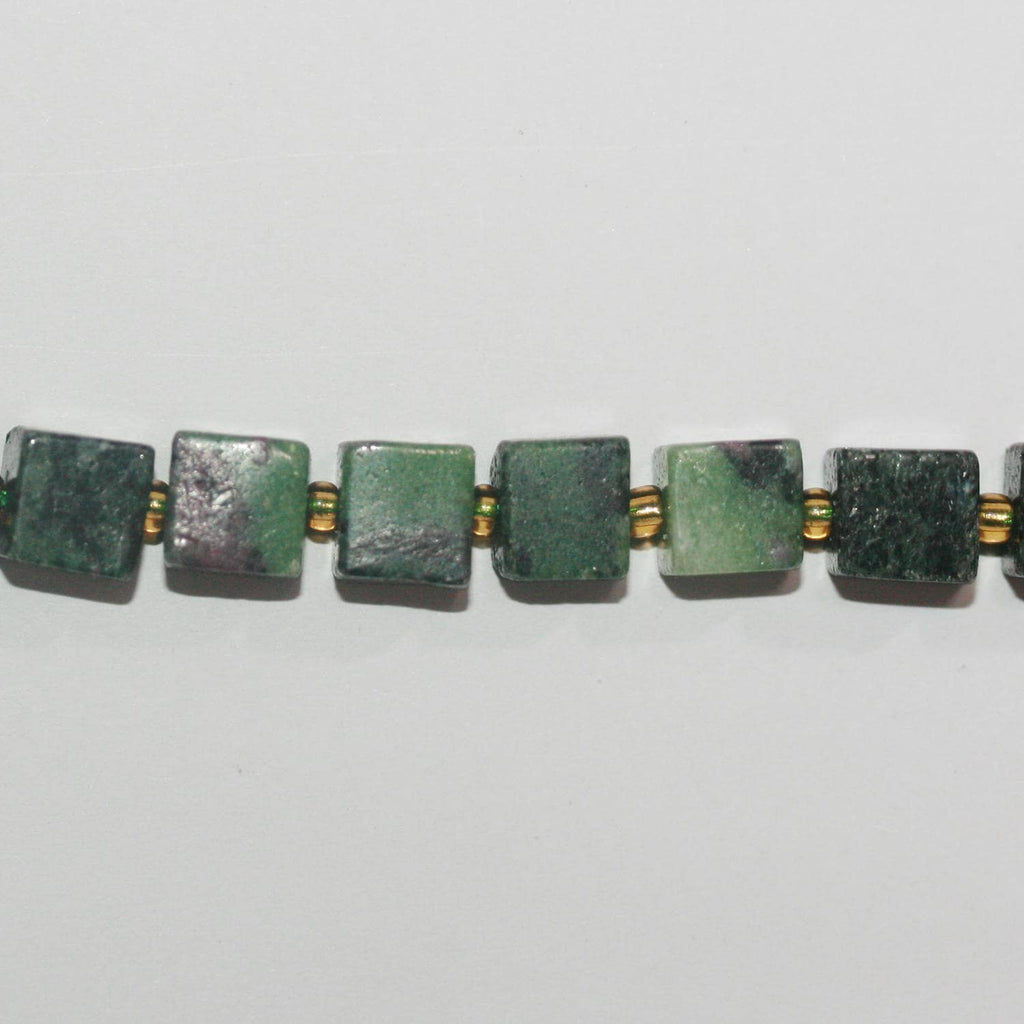 Perles cubiques lisses en zoïsite rubis St de 15 pouces, 8-9 mm environ - Fil de 39 cm.