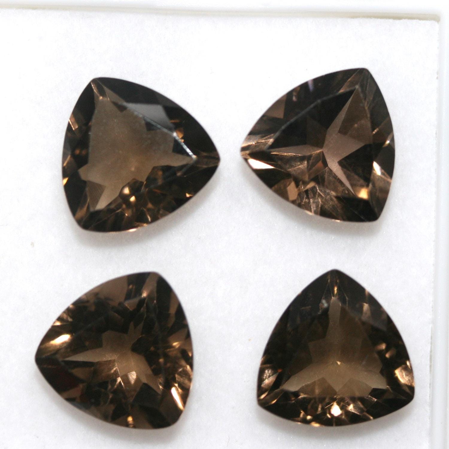 Lot de 4 pierres de quartz fumé facettées en forme de trillion de 12 mm.