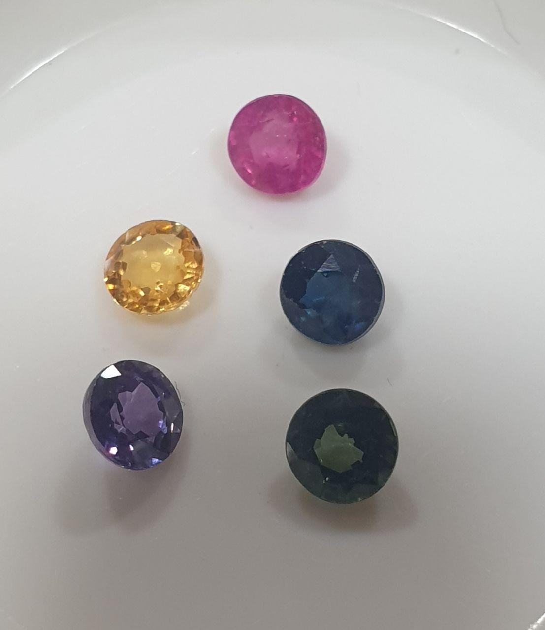 Lote de 5 zafiros multicolores calibrados de corte brillante redondo (rojo, verde, azul, amarillo y morado, 3,6-3,8 mm) - Lote de 5 unidades - Venta al por mayor