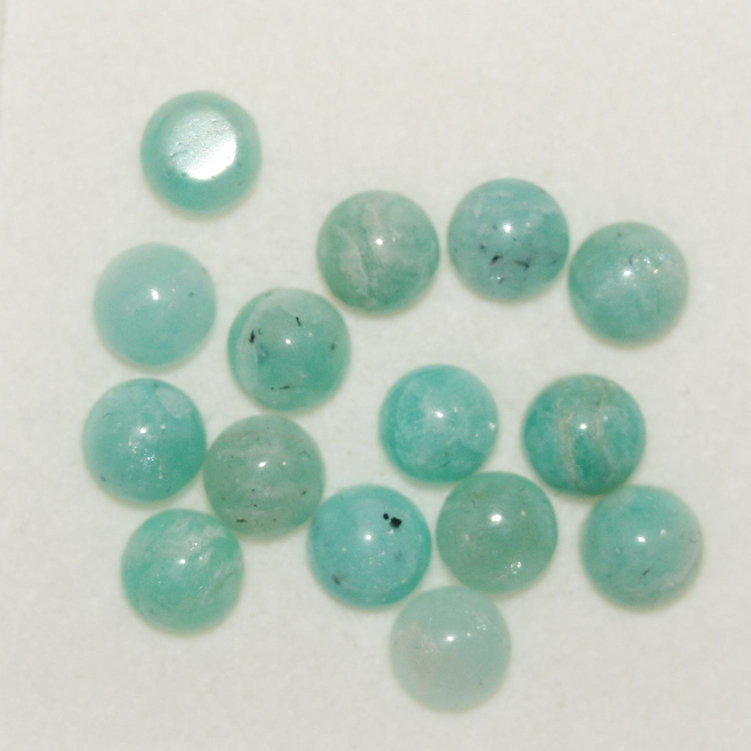 Lote de 15 cabujones redondos lisos de amazonita de 5 mm. (15 piezas)
