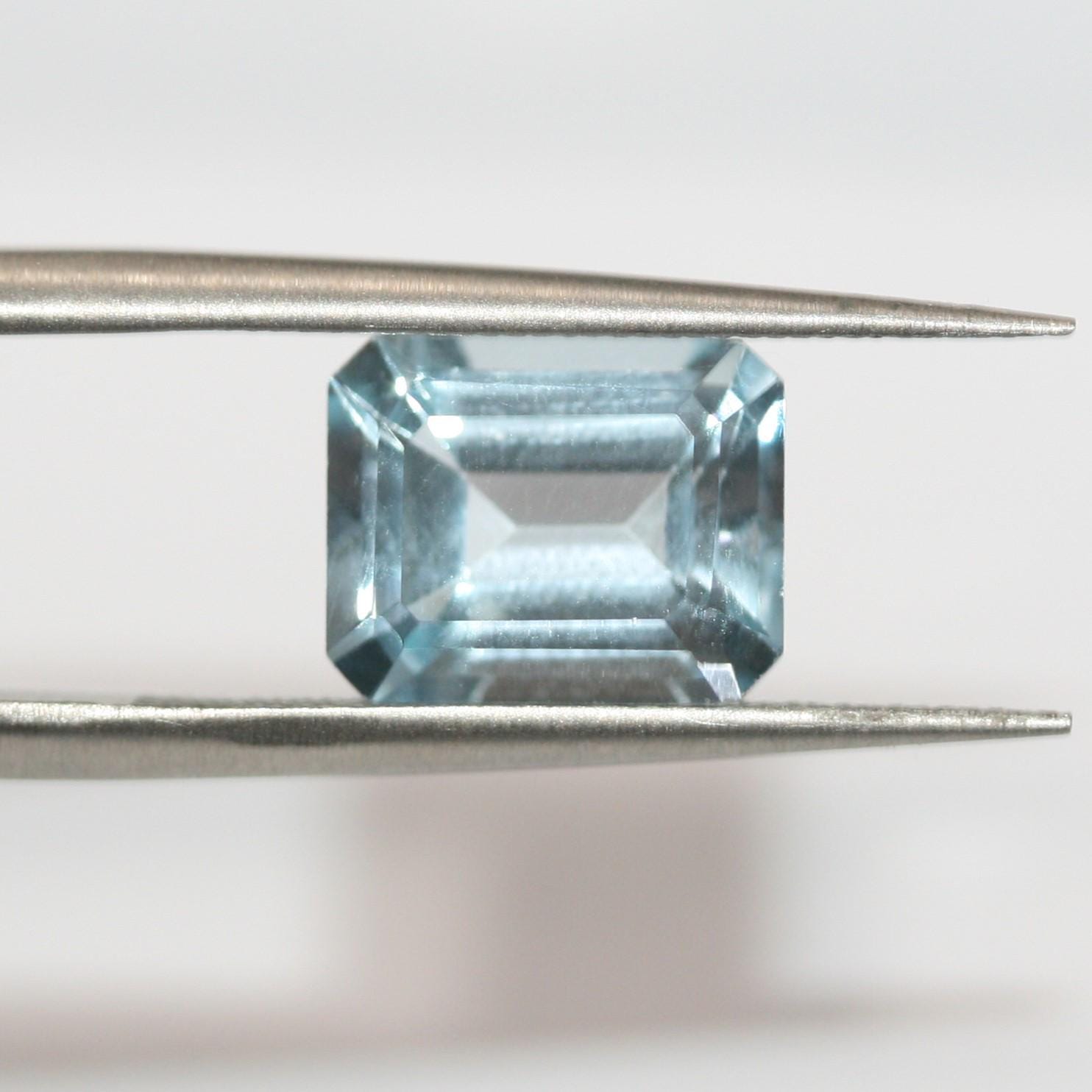 Lote de 2 topacios azul cielo facetados octogonales de 10 x 8 mm. (2 piezas).