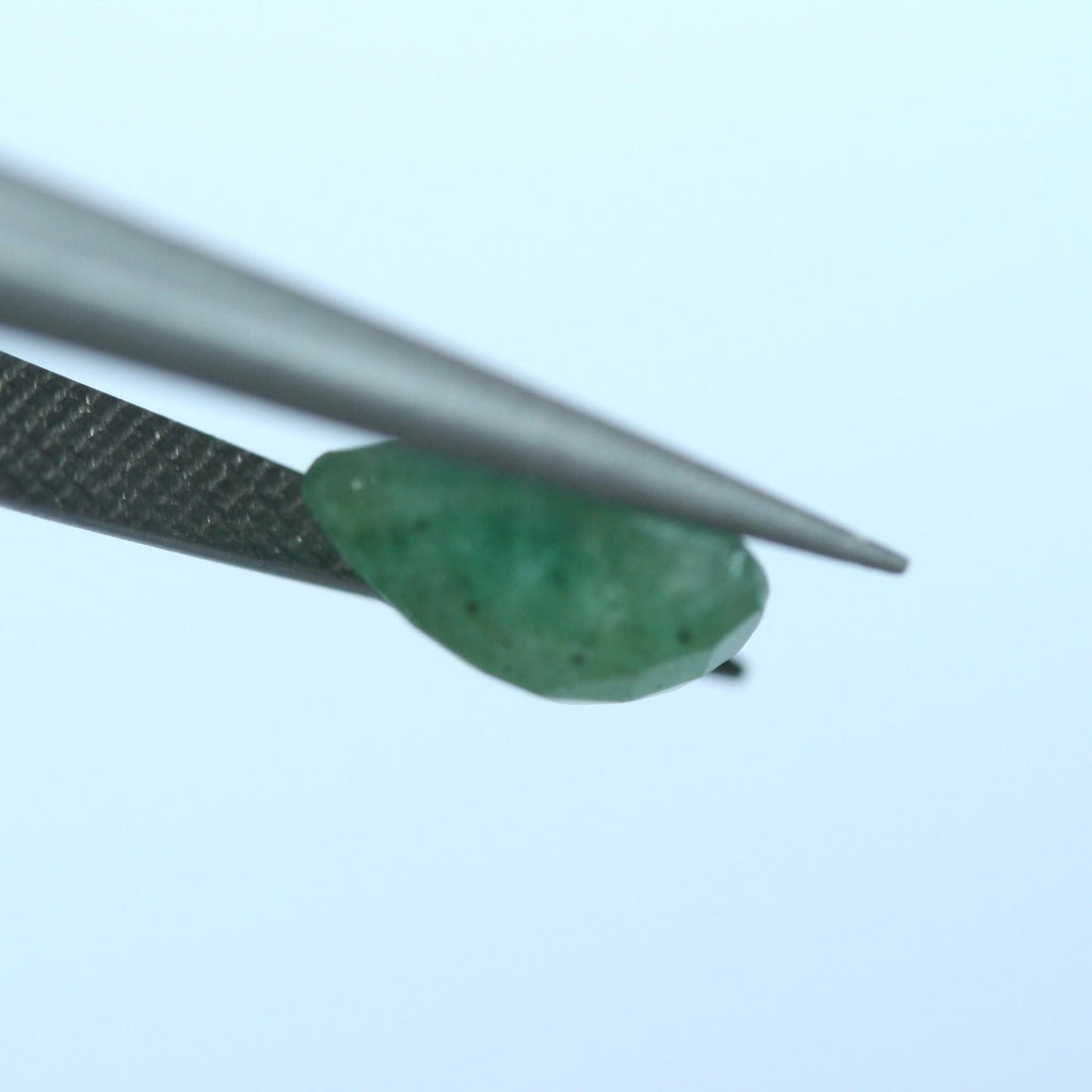 Lot de 6 gouttes d'émeraude à facettes 10x7mm.