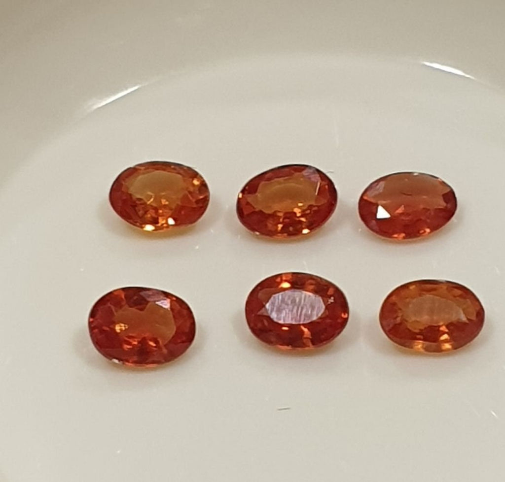 Lote de 6 zafiros naranjas facetados de 4 x 3 mm.