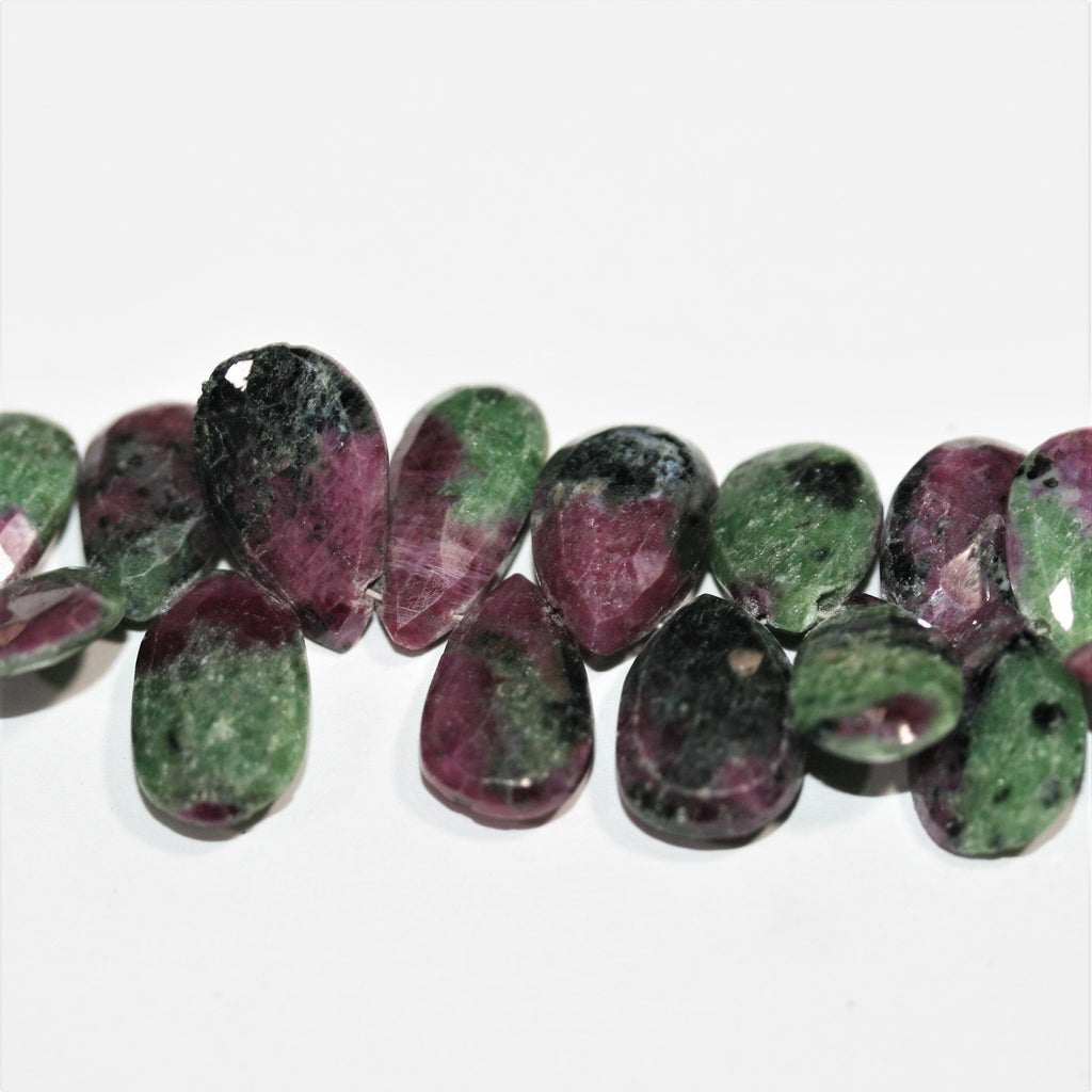 Cuentas de zoisita rubí de 18 cm, facetadas y graduadas, de 12 x 9-17 x 11 mm. Aprox. - Hilo de 18 cm.