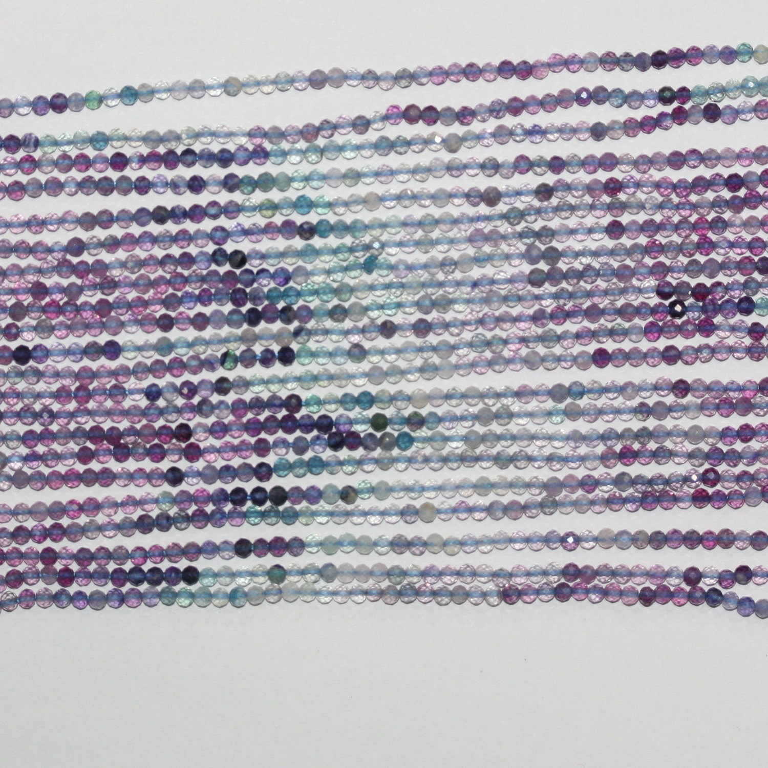 Perles rondes à facettes en fluorite St de 15 pouces, 2 mm, brin de 39 cm.