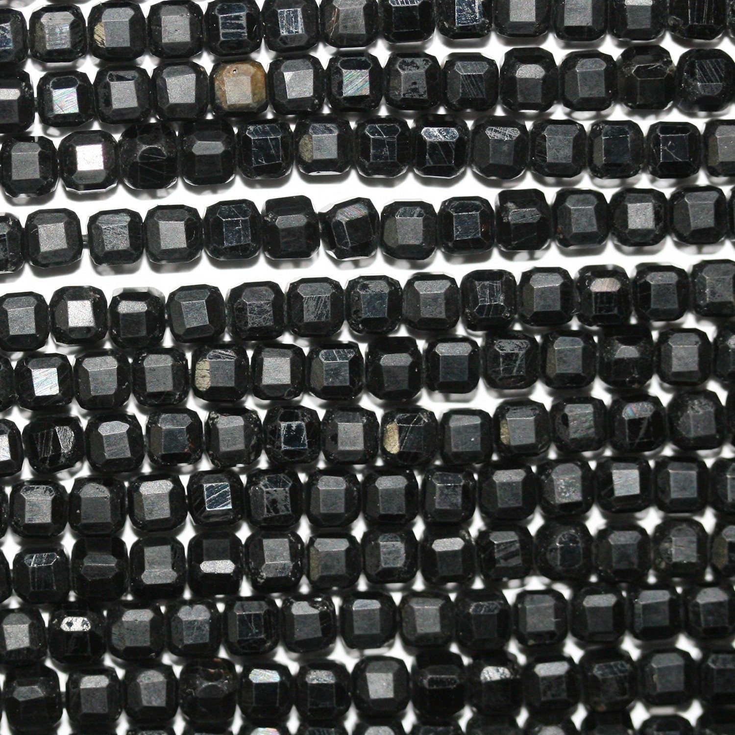 15" St Perles cubiques à facettes en tourmaline noire 3-4 mm.-Rig 39 cm.