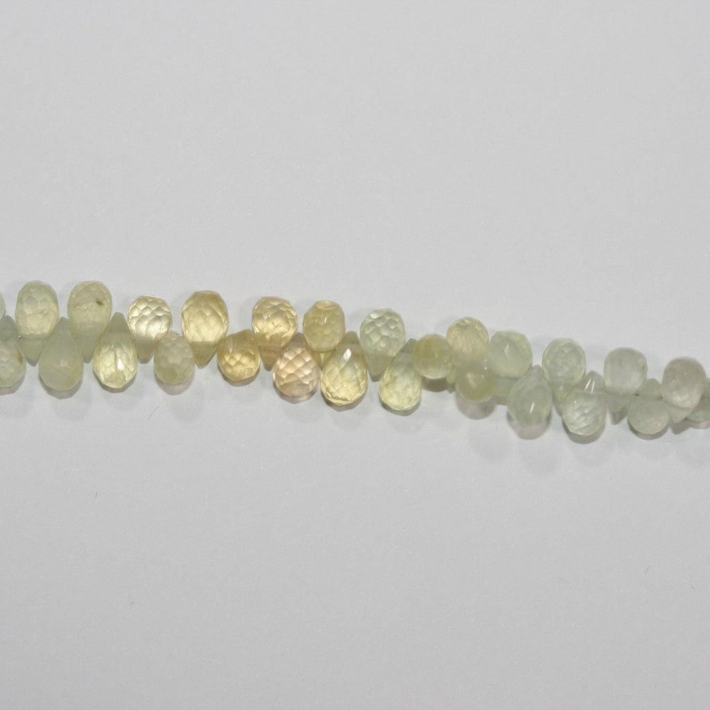 Perles en forme de goutte à facettes en préhnite de 9 pouces, 6 x 4 mm. - Fil de 21 cm.