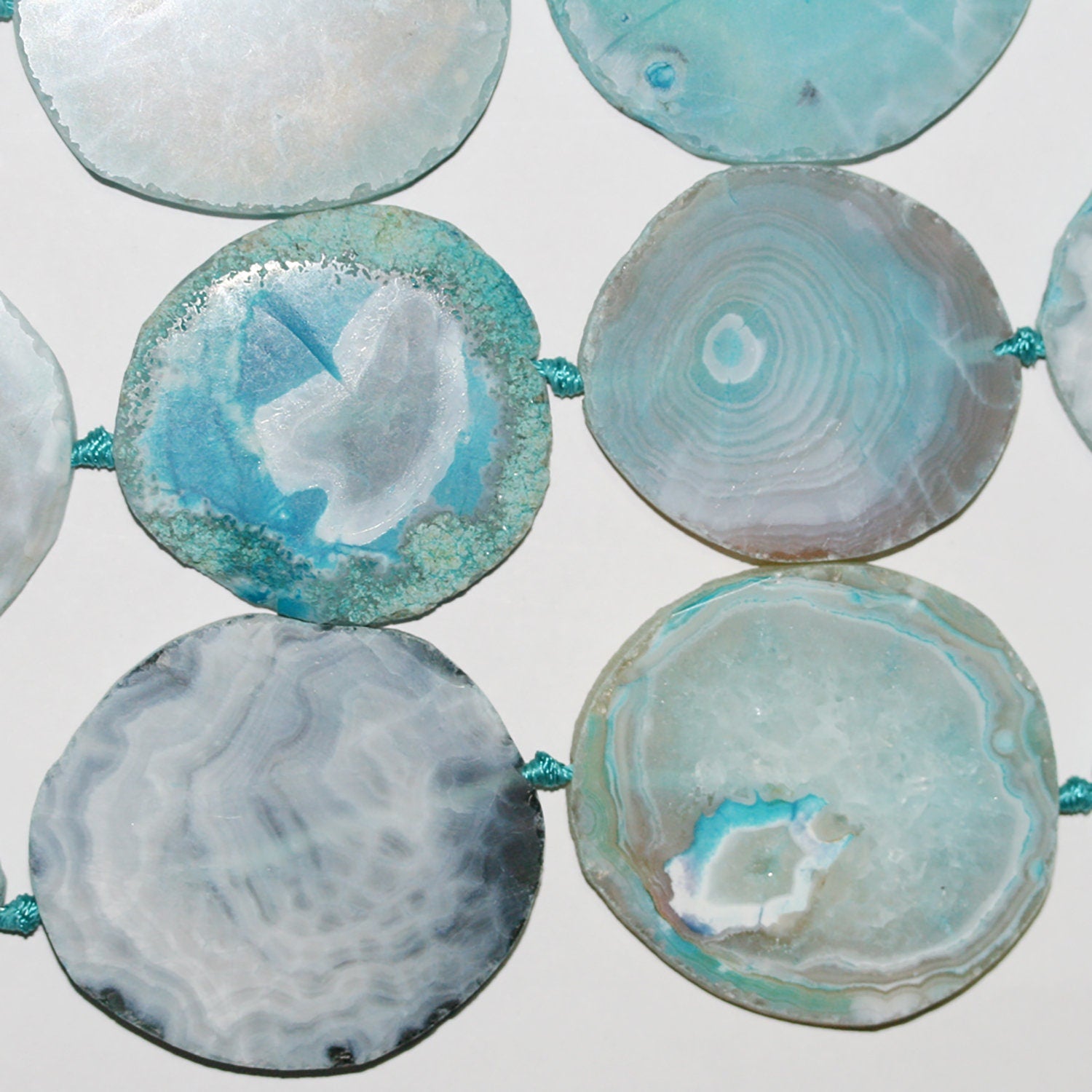 Perles plates rondes et lisses en agate bleue St, 45 mm environ - Longueur du fil : 39 cm