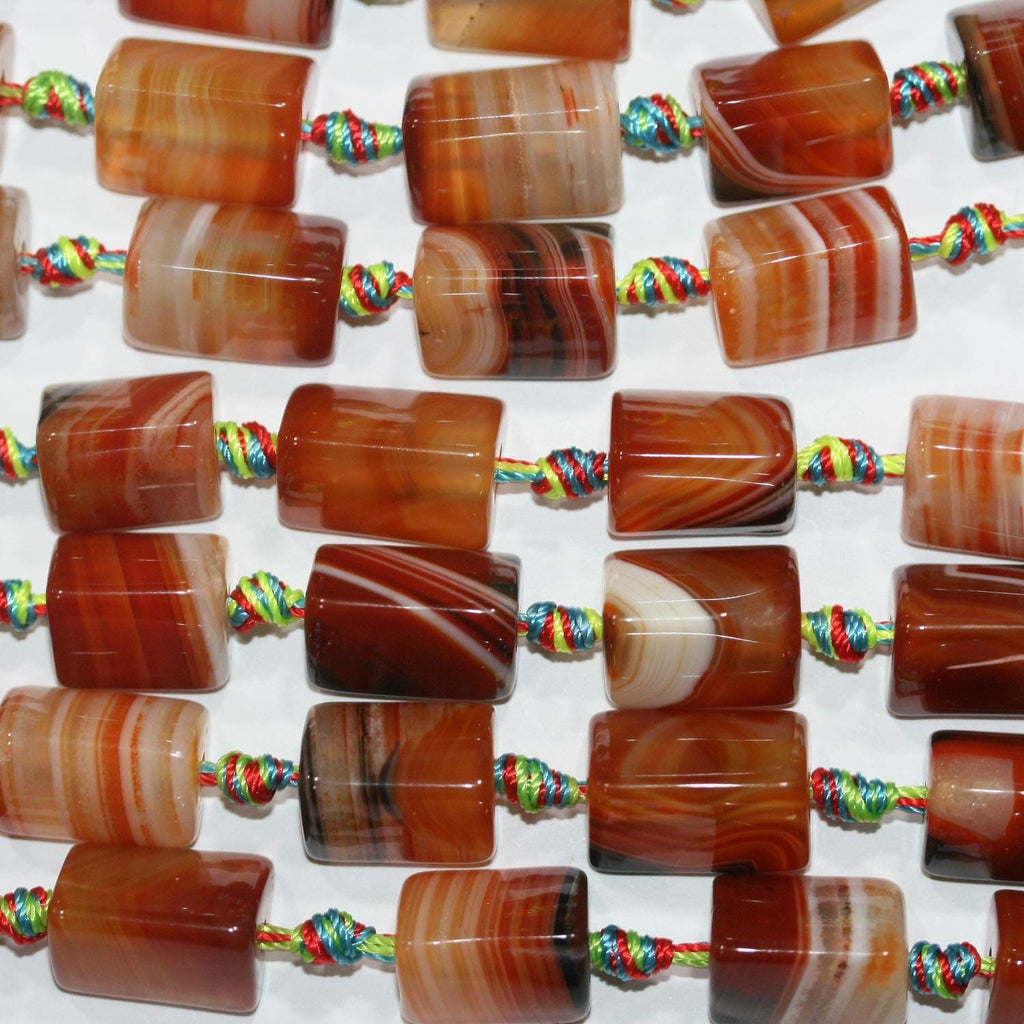 Cuentas triangulares lisas de cornalina con bandas de 18" (12 x 15 mm) - Hilo de 42 cm - Ref. 14761