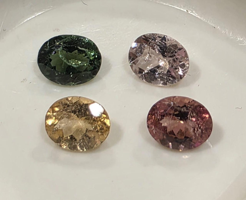 Lote de turmalina multicolor facetada ovalada de 6 x 5 mm (4 piezas) - Paquetes de piedras preciosas - Piedras sueltas precio al por mayor - Gemas naturales