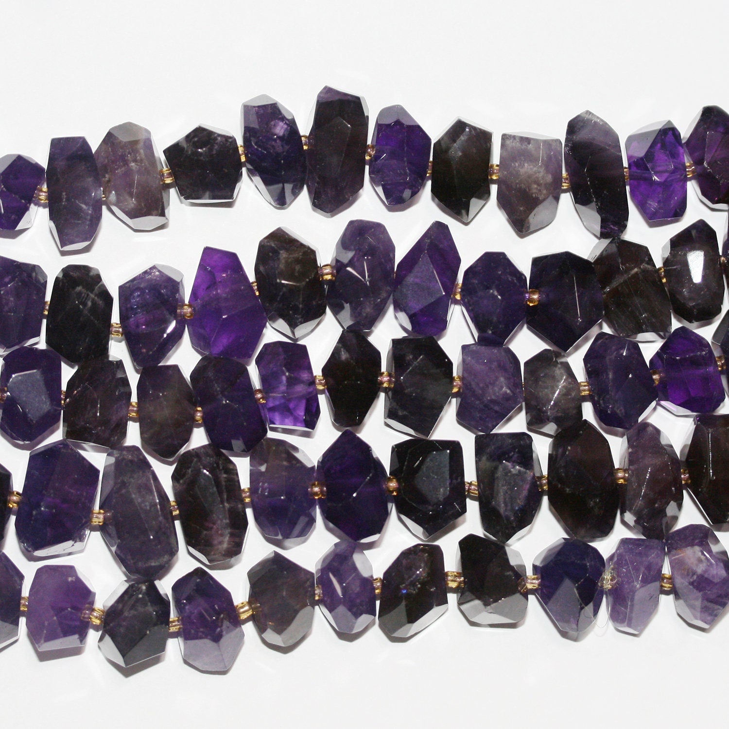 Perles de pépites d'améthyste facettées de 15 pouces, 14 x 10 mm environ - Longueur du fil : 39 mm.
