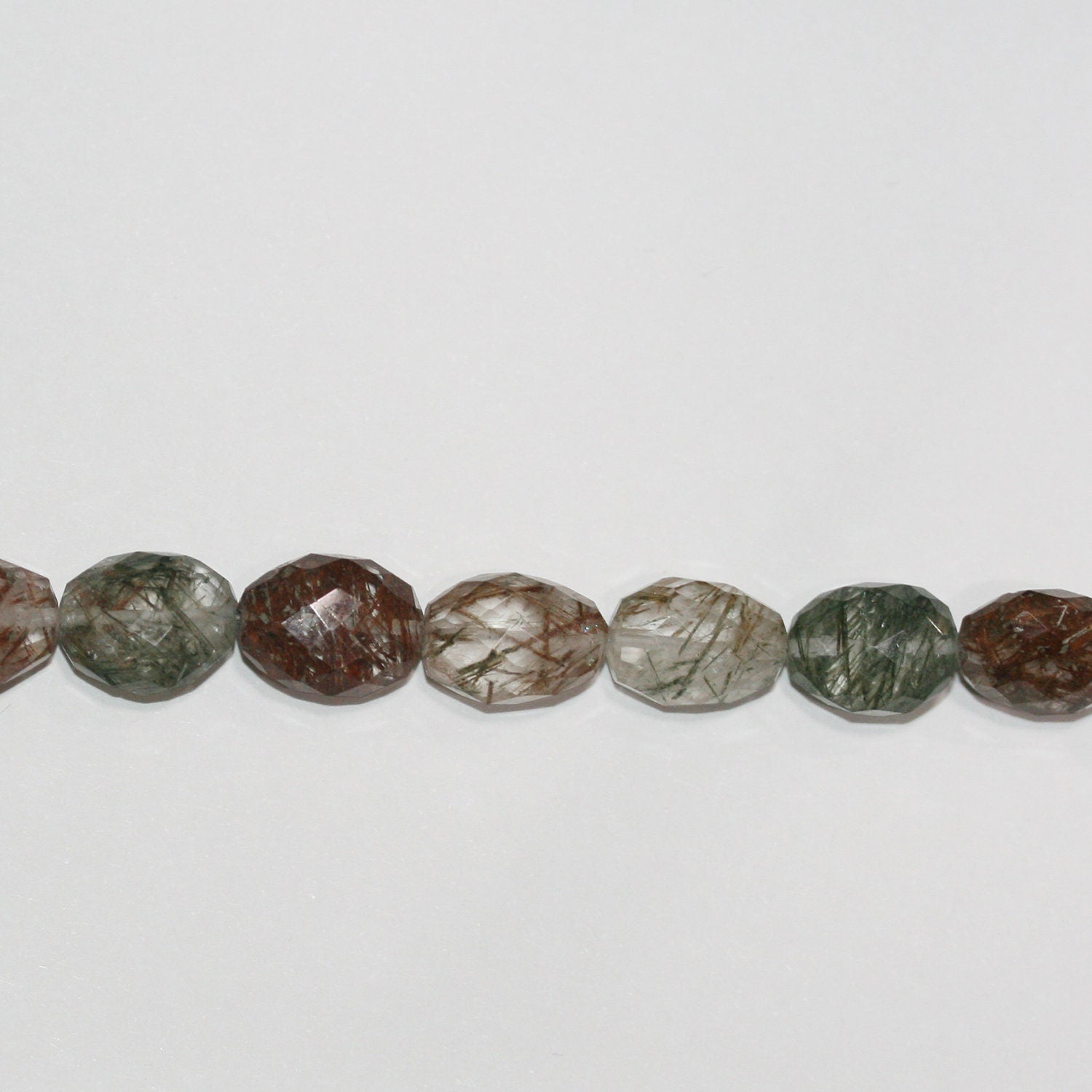 Perles de quartz rutile facettées en forme de pépites de 8 pouces (environ 10 x 12 mm) - Longueur du brin : 22 cm.