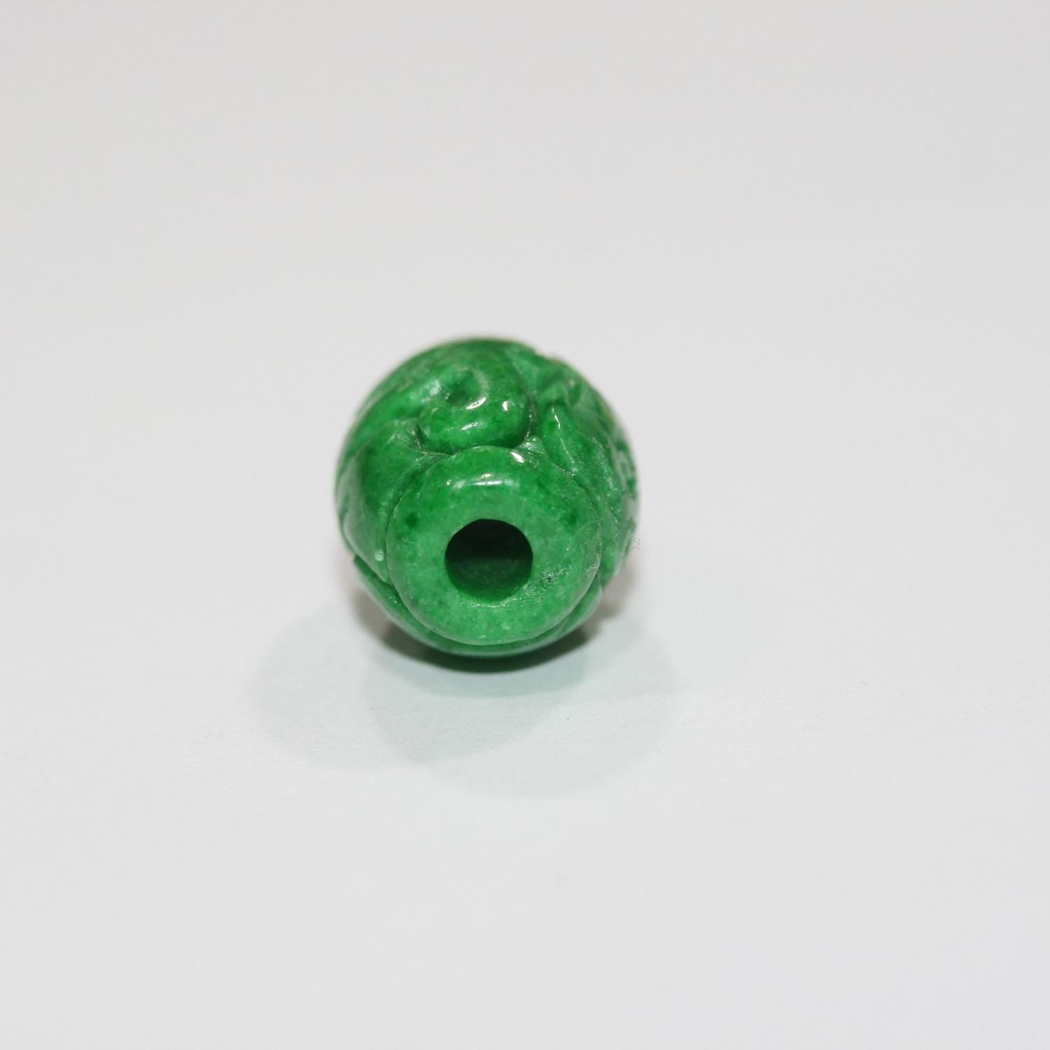 Colgante de jade verde de 21 x 16 mm. Taladro: 4,5 mm - Artículo 1288JV