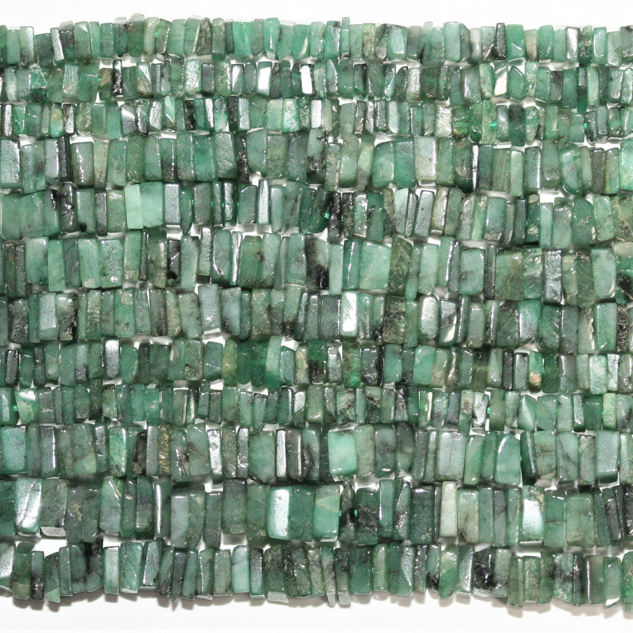 16" Cuentas cuadradas planas lisas de esmeralda Santa 5x2 mm. - Hilo 40 cm.