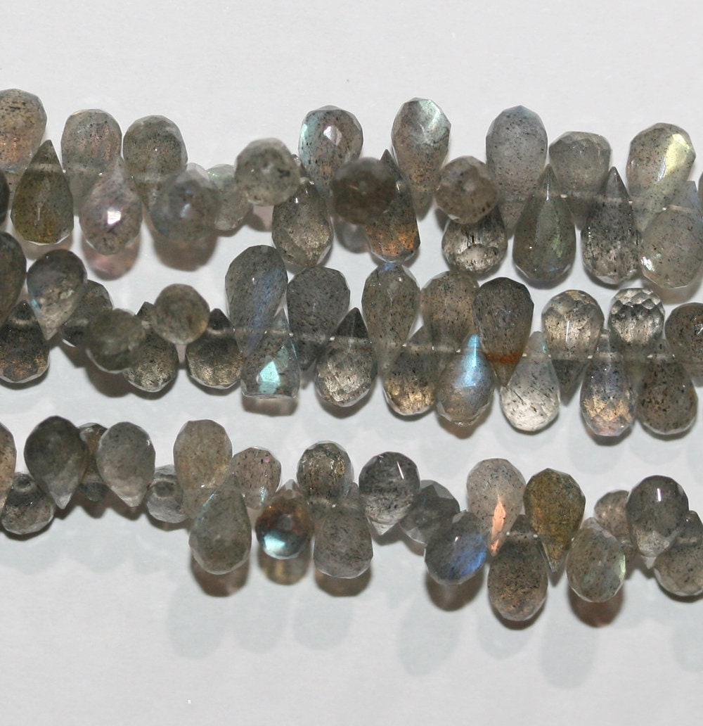 Perles en forme de goutte à facettes en Labradorite de 8 pouces, 6 x 4 mm - Fil de 21 cm.
