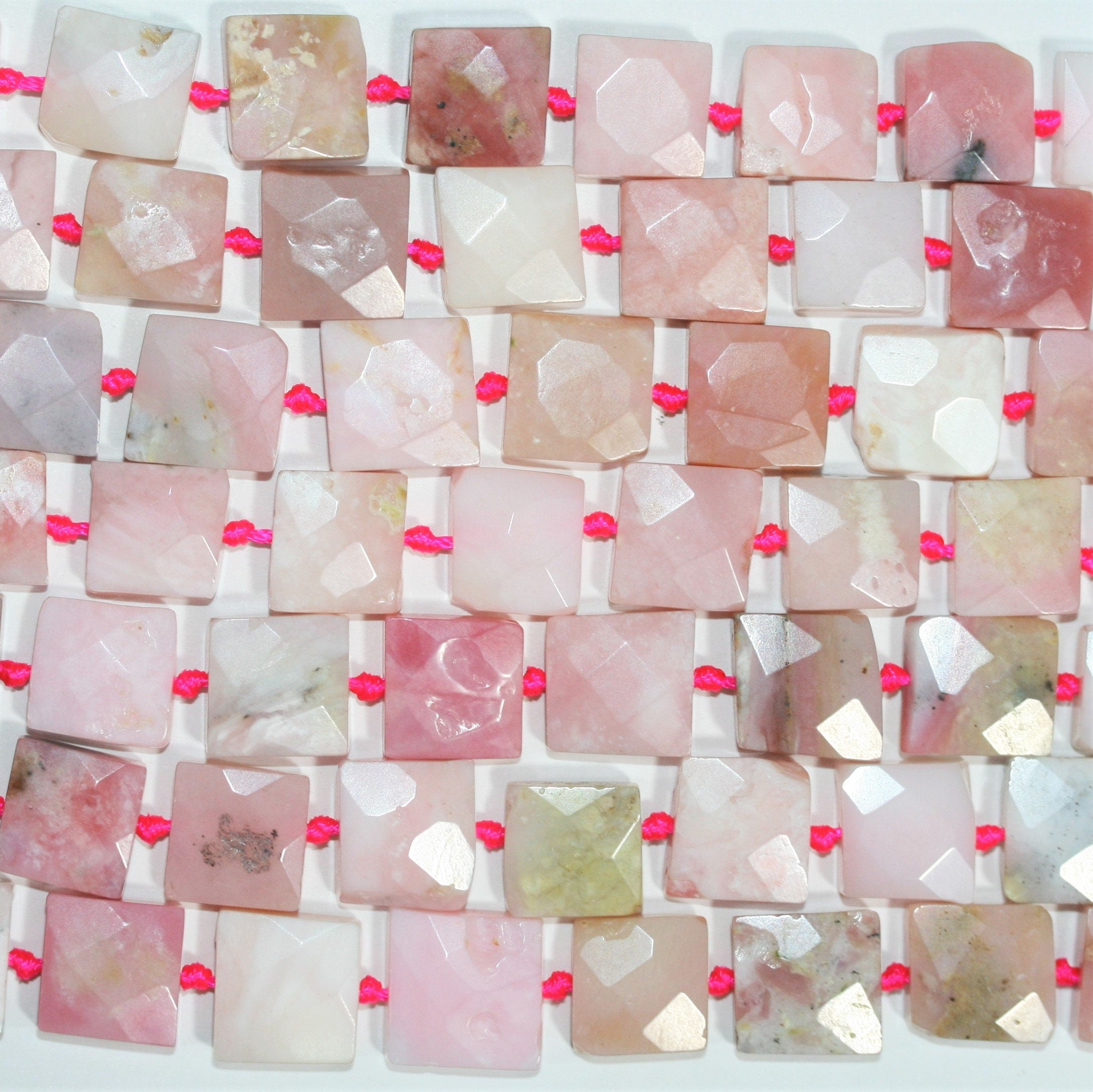 Cuentas cuadradas facetadas de ópalo rosa de 16" de 13-14 mm - Hilo de 40 cm.