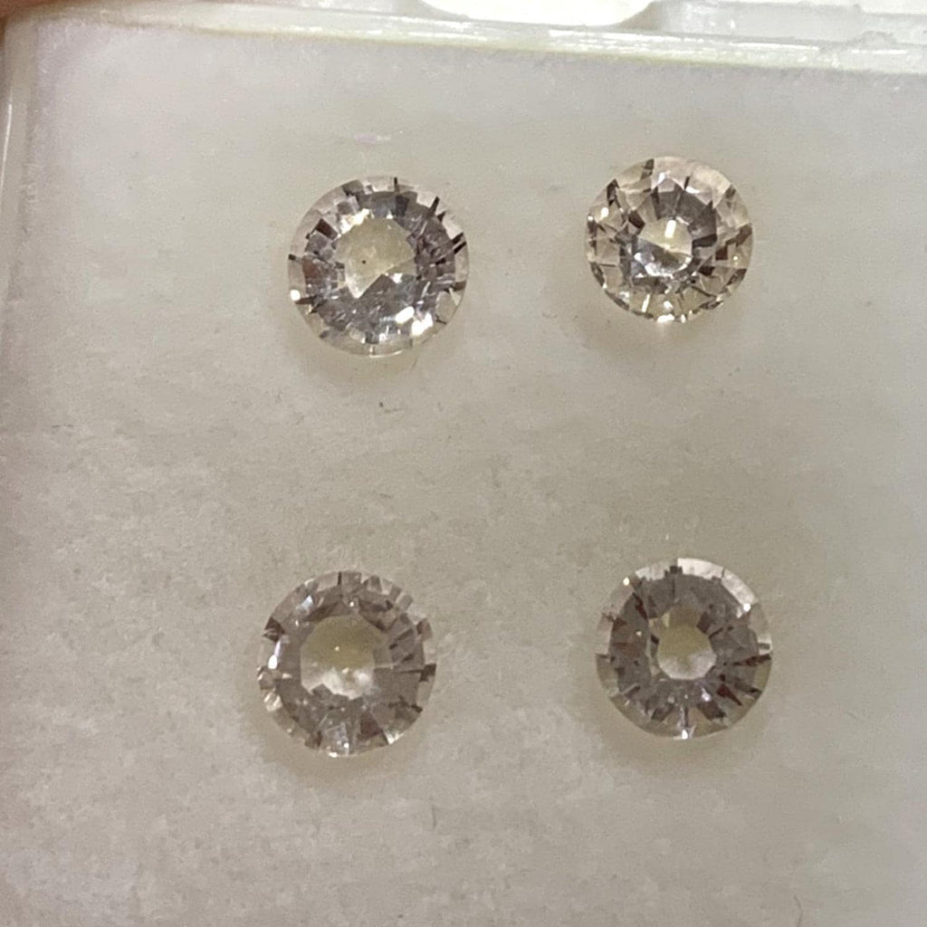 Lot de 4 pierres rondes à facettes de morganite de 6 mm. Pierres précieuses de qualité supérieure, vente en gros.